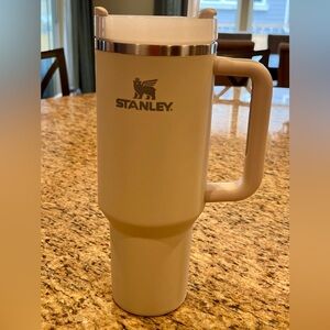 Stanley 40oz The Quencher H2.0 Tumbler in Cream Color